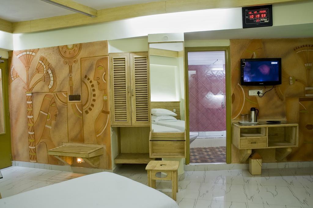 Parklane Hotel Mysore Buitenkant foto