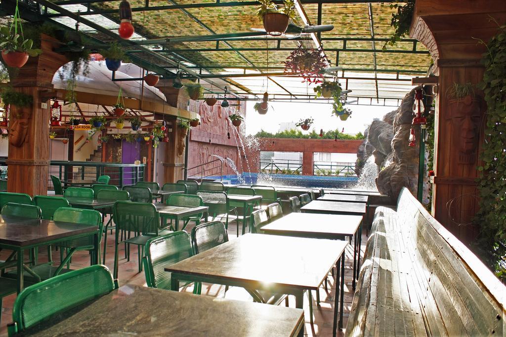 Parklane Hotel Mysore Buitenkant foto
