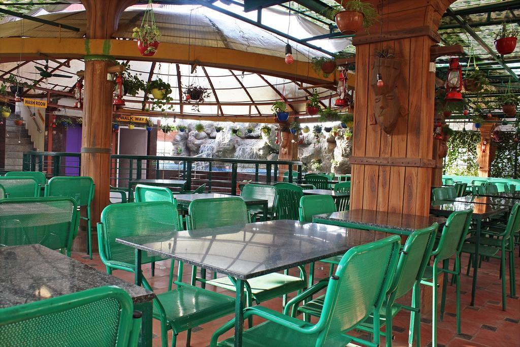 Parklane Hotel Mysore Buitenkant foto