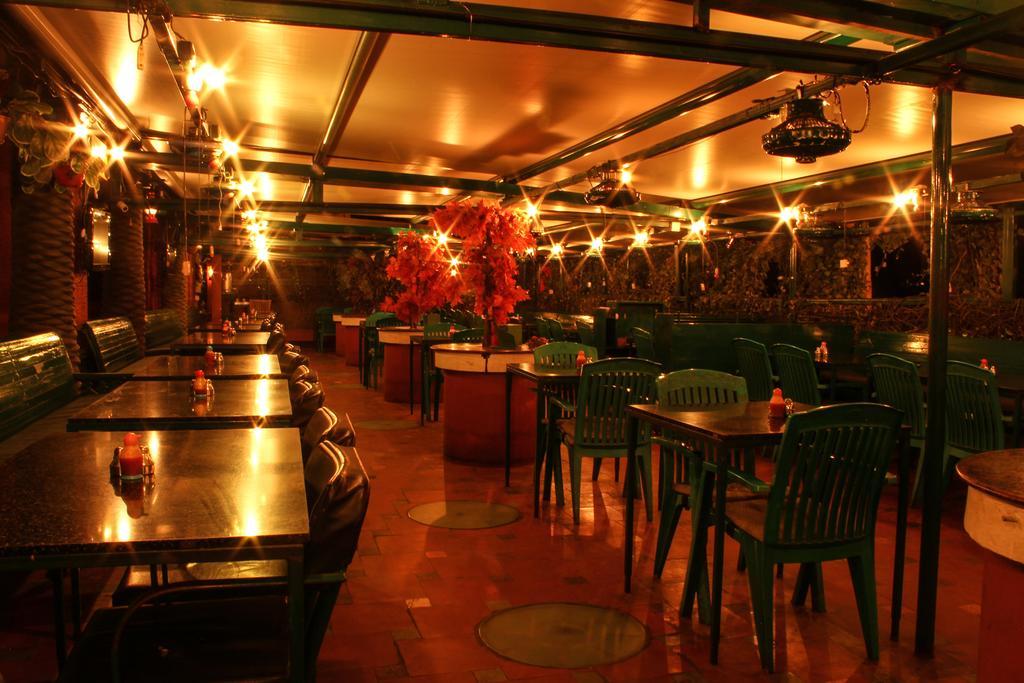 Parklane Hotel Mysore Buitenkant foto