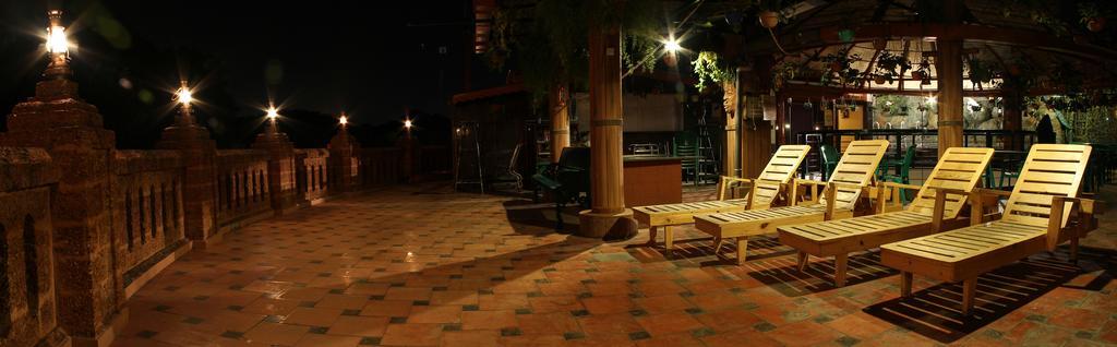 Parklane Hotel Mysore Buitenkant foto