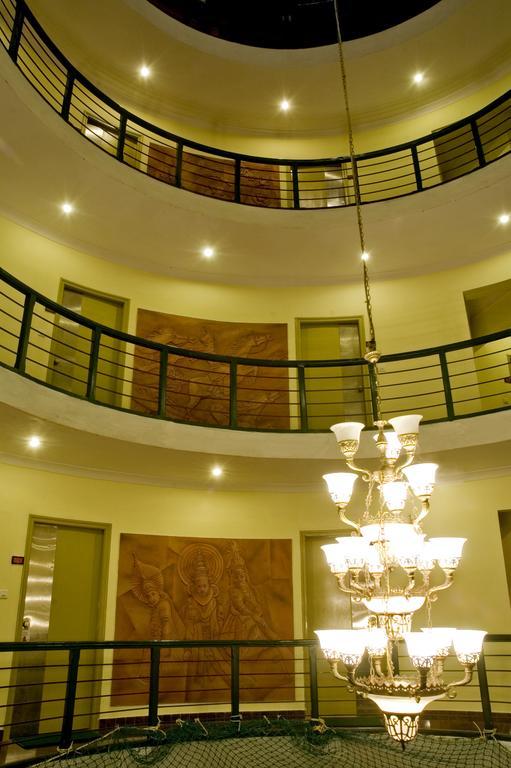Parklane Hotel Mysore Buitenkant foto
