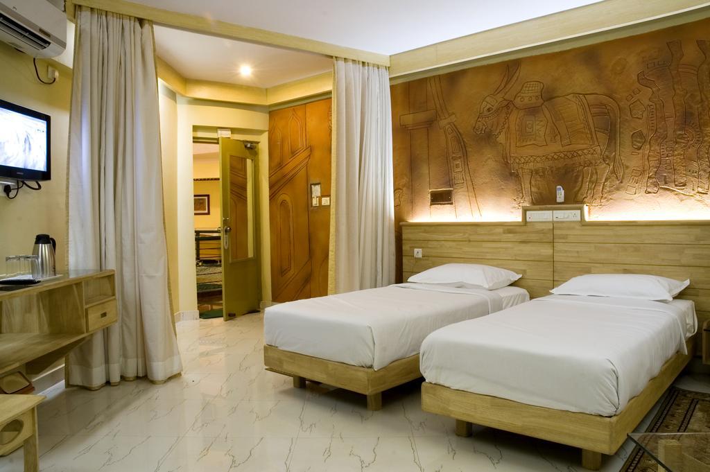 Parklane Hotel Mysore Buitenkant foto