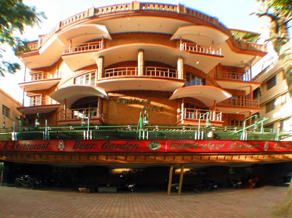 Parklane Hotel Mysore Buitenkant foto