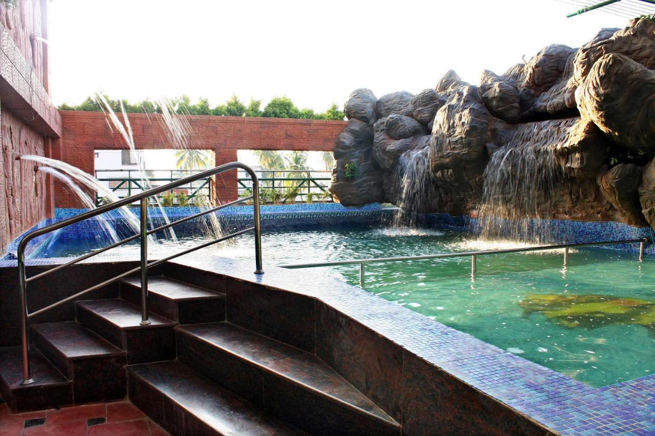Parklane Hotel Mysore Buitenkant foto