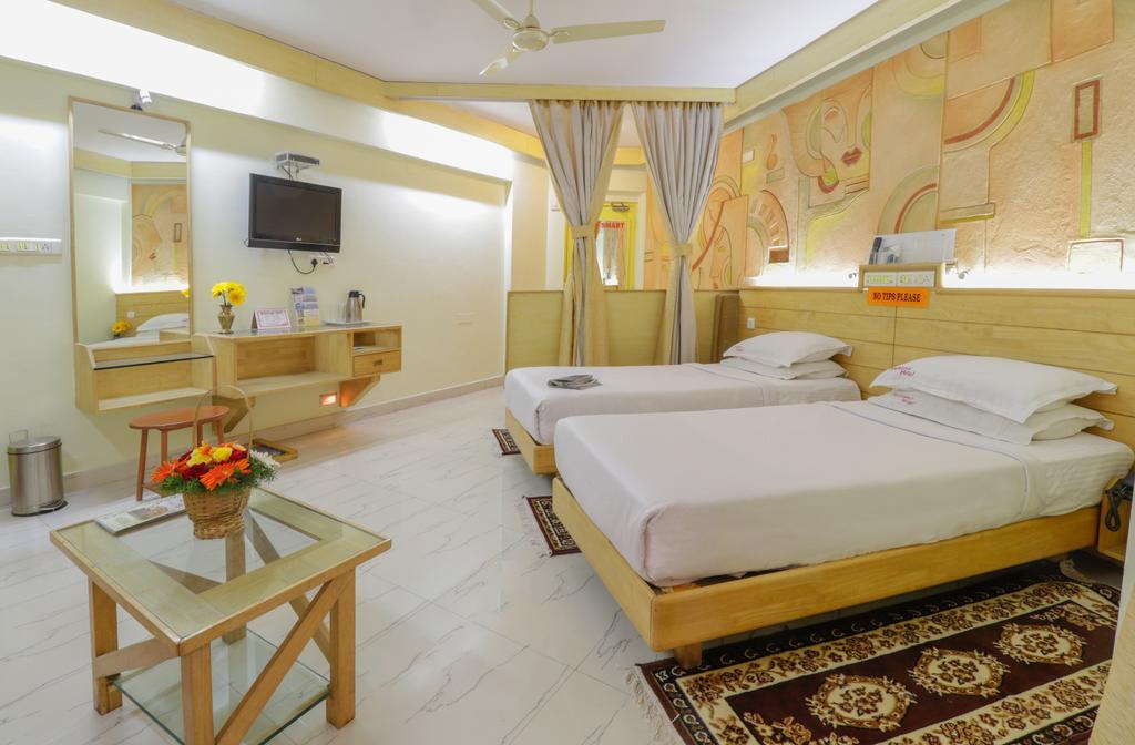 Parklane Hotel Mysore Buitenkant foto