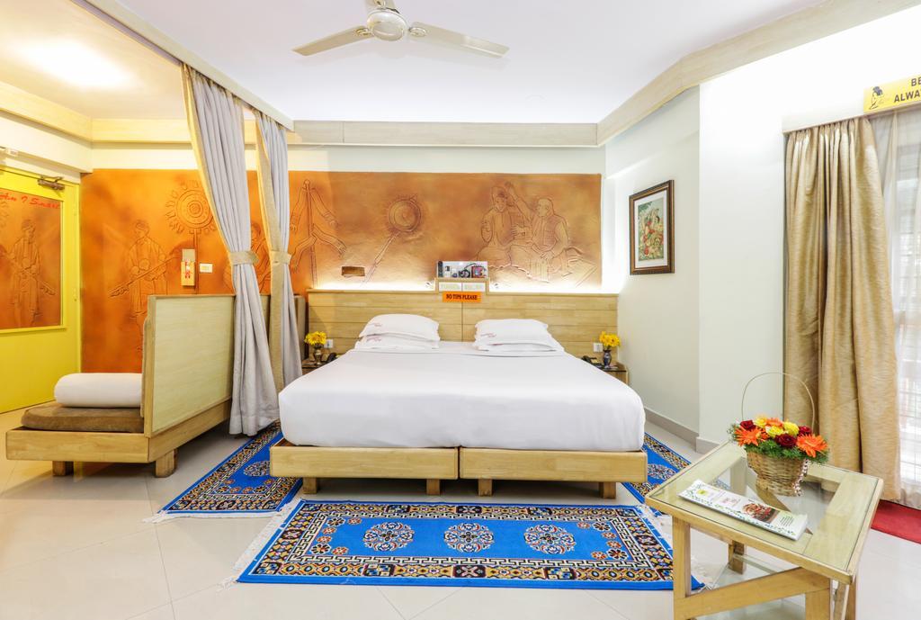 Parklane Hotel Mysore Buitenkant foto