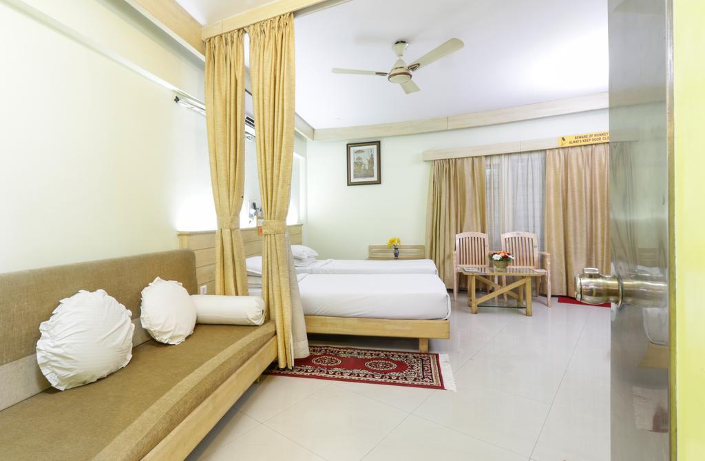 Parklane Hotel Mysore Buitenkant foto