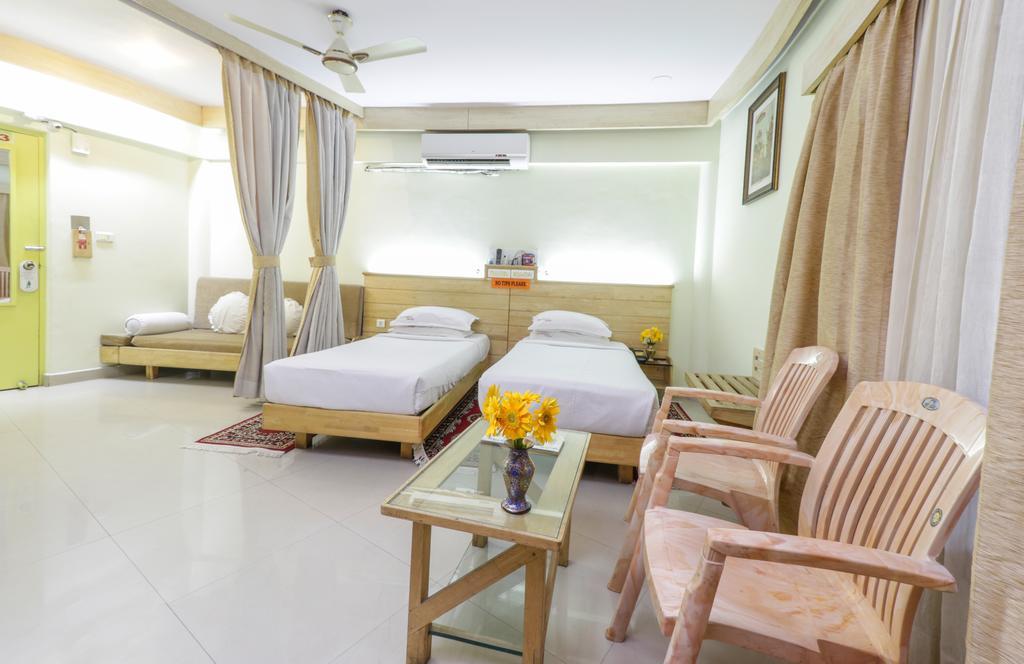 Parklane Hotel Mysore Buitenkant foto